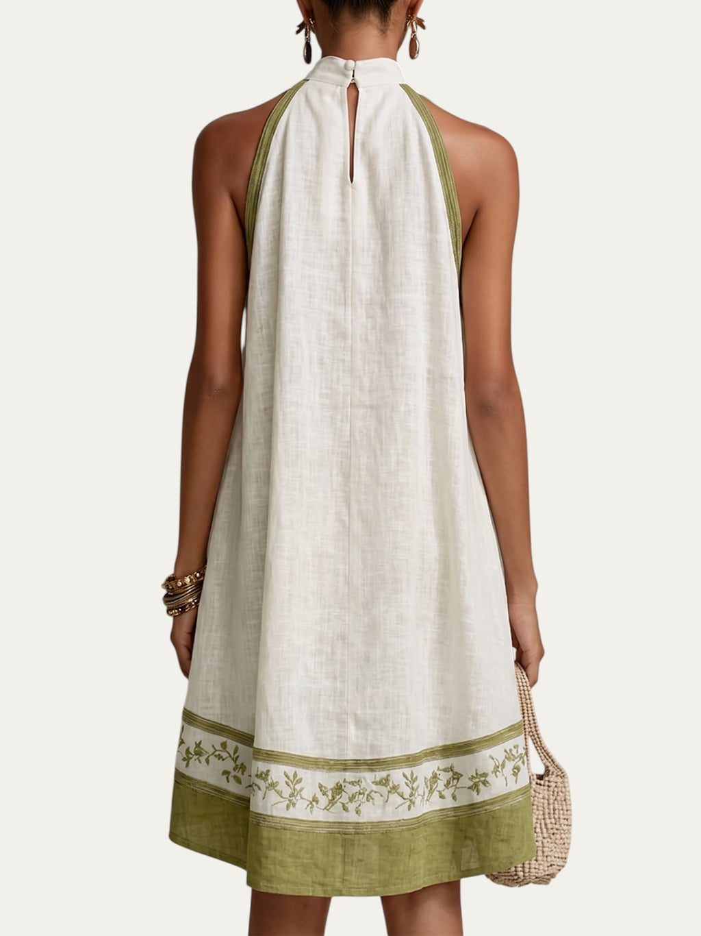 Vestido mini acampanado blanco sin mangas con cuello alto y cordón trasero