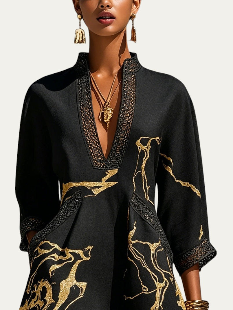 Minivestido negro con estampado dorado, escote V y borde de encaje a crochet