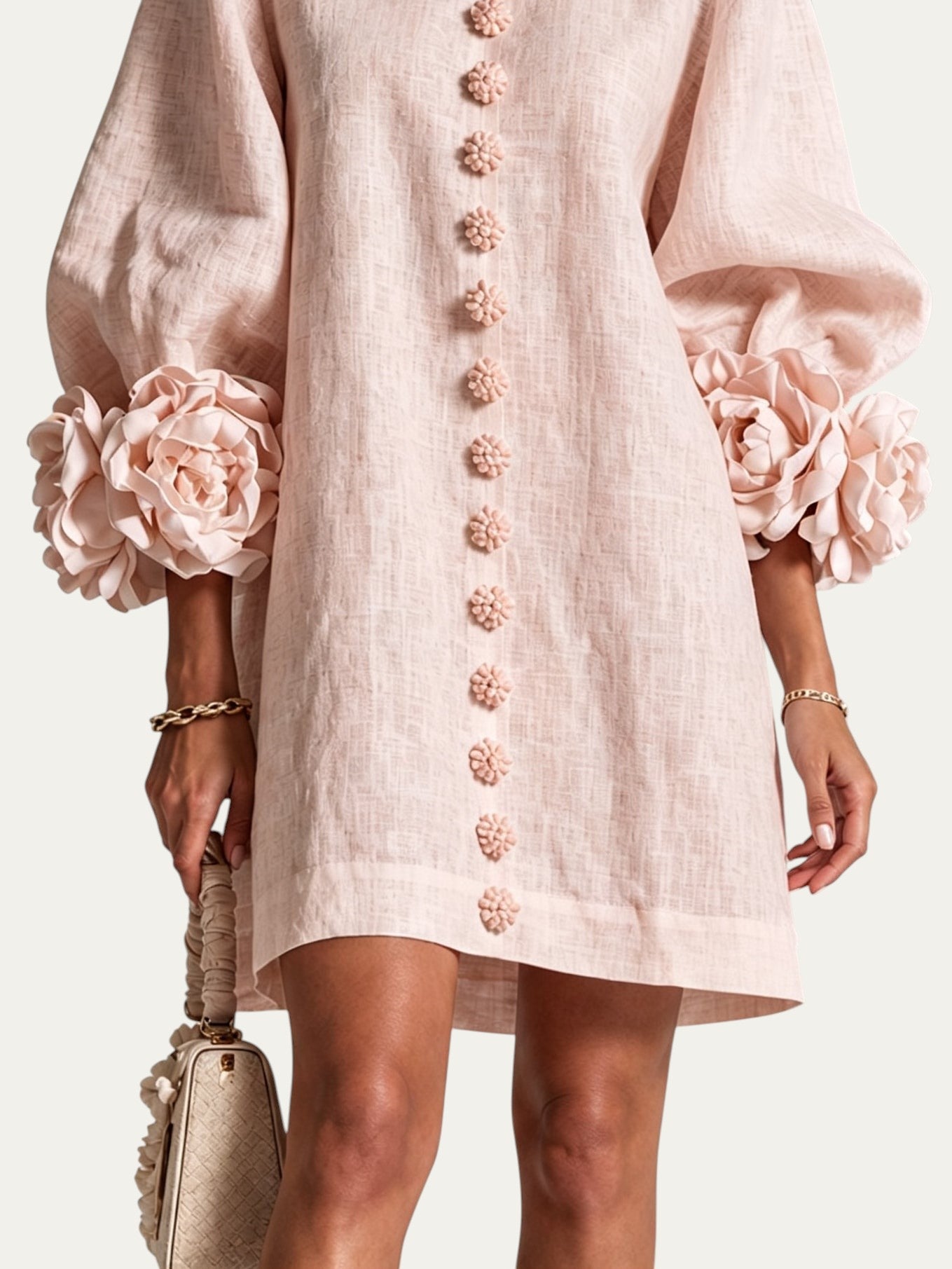 Vestido rosa corto de lino con franja de botones florales y puños floridos