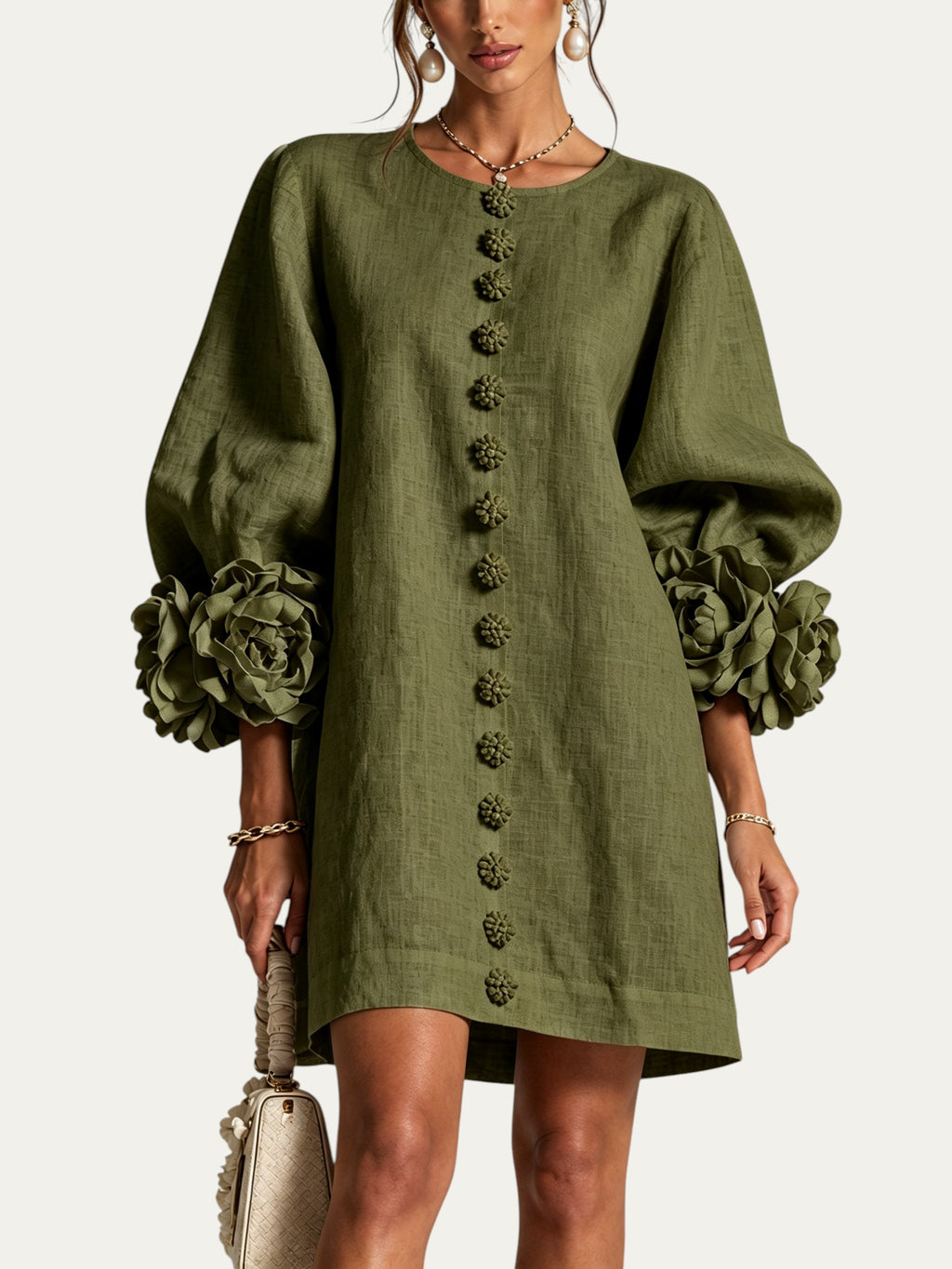 Minivestido corto de lino verde oliva con botones y puños con flores