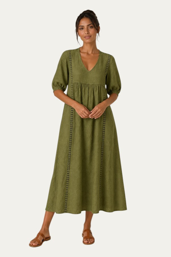 Vestido veraniego oliva con escote pico, mangas globo y detalles de puntadas verticales