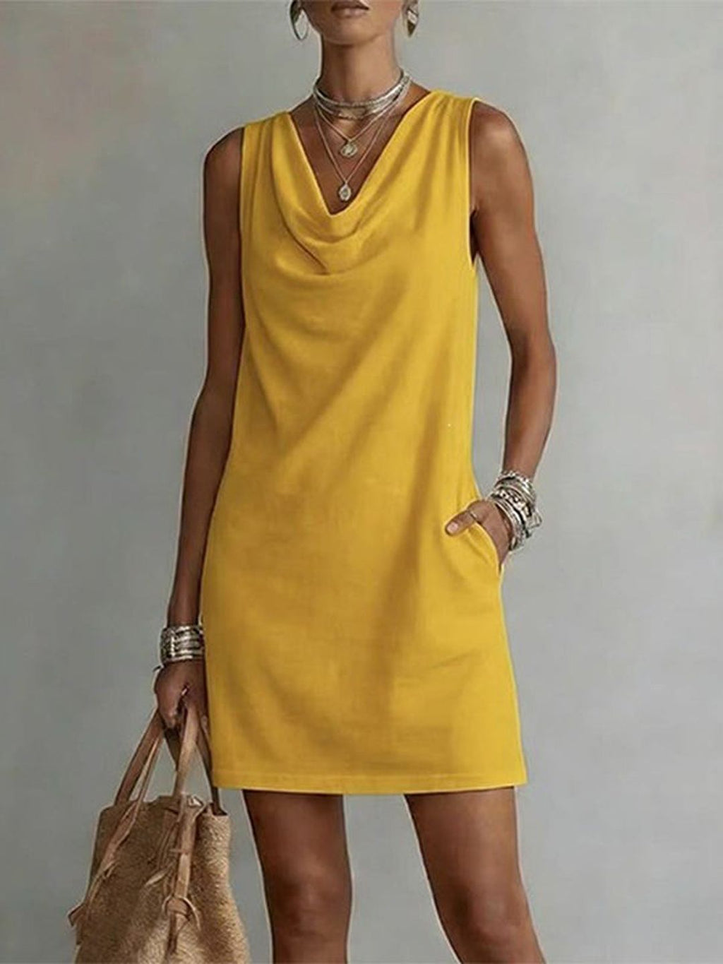 Vestido corto sin mangas con cuello drapeado, amarillo liso