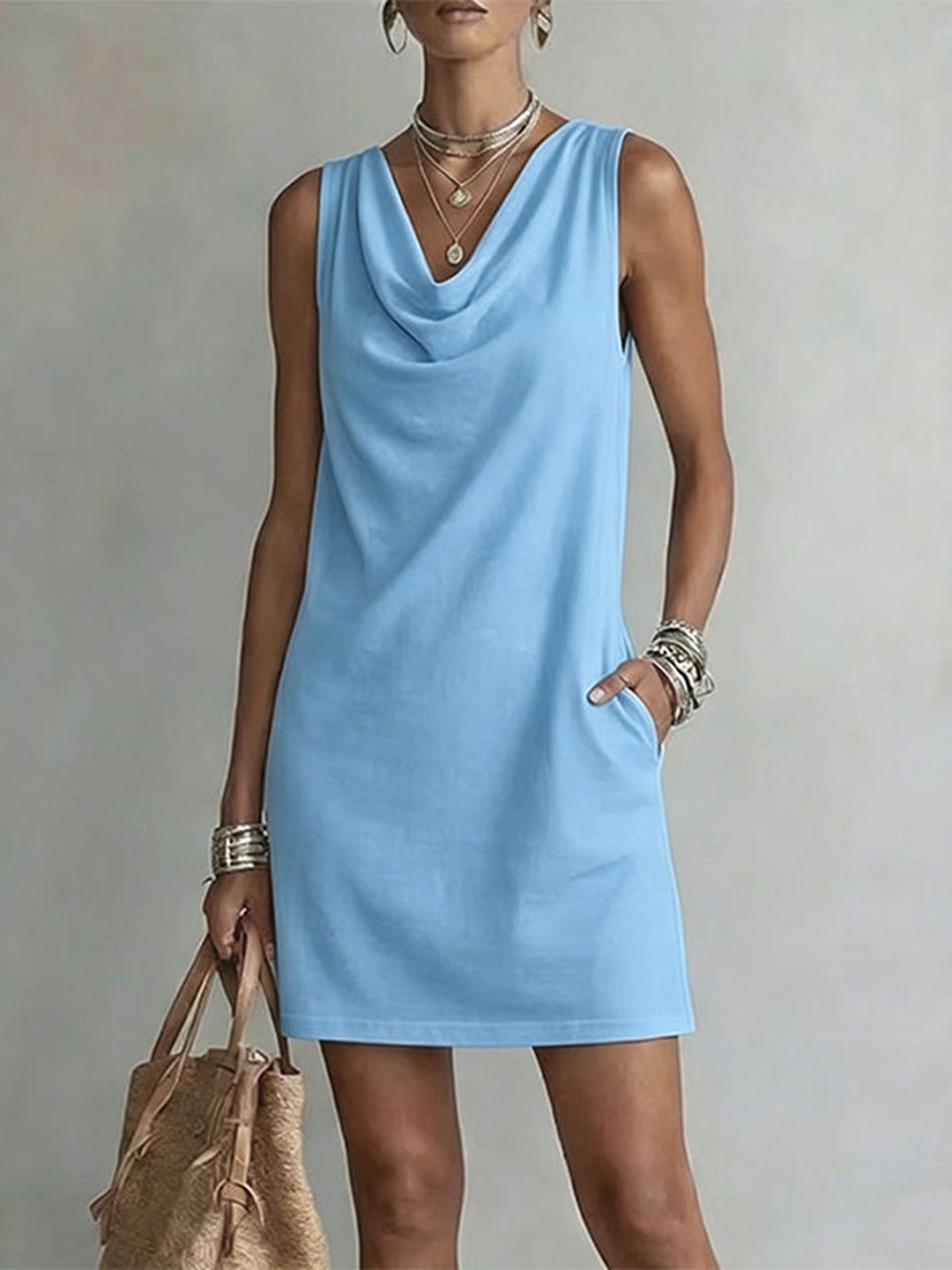 Vestido corto sin mangas con cuello drapeado, azul cielo liso
