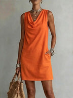 Vestido corto sin mangas con cuello drapeado, naranja liso