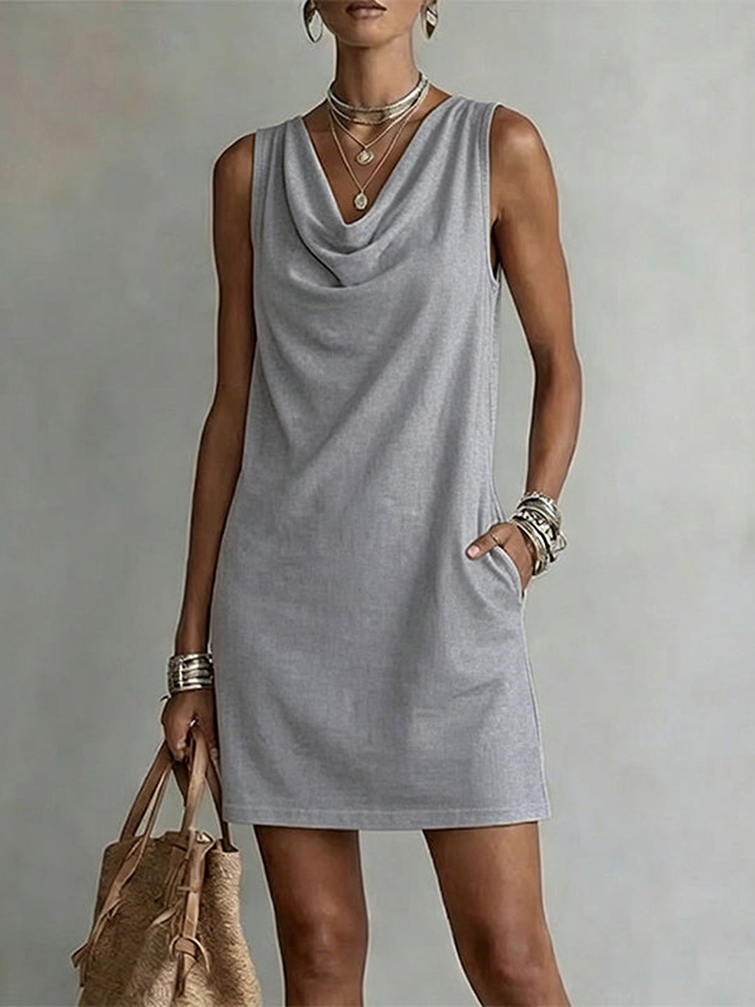 Vestido corto sin mangas con cuello drapeado, gris claro liso
