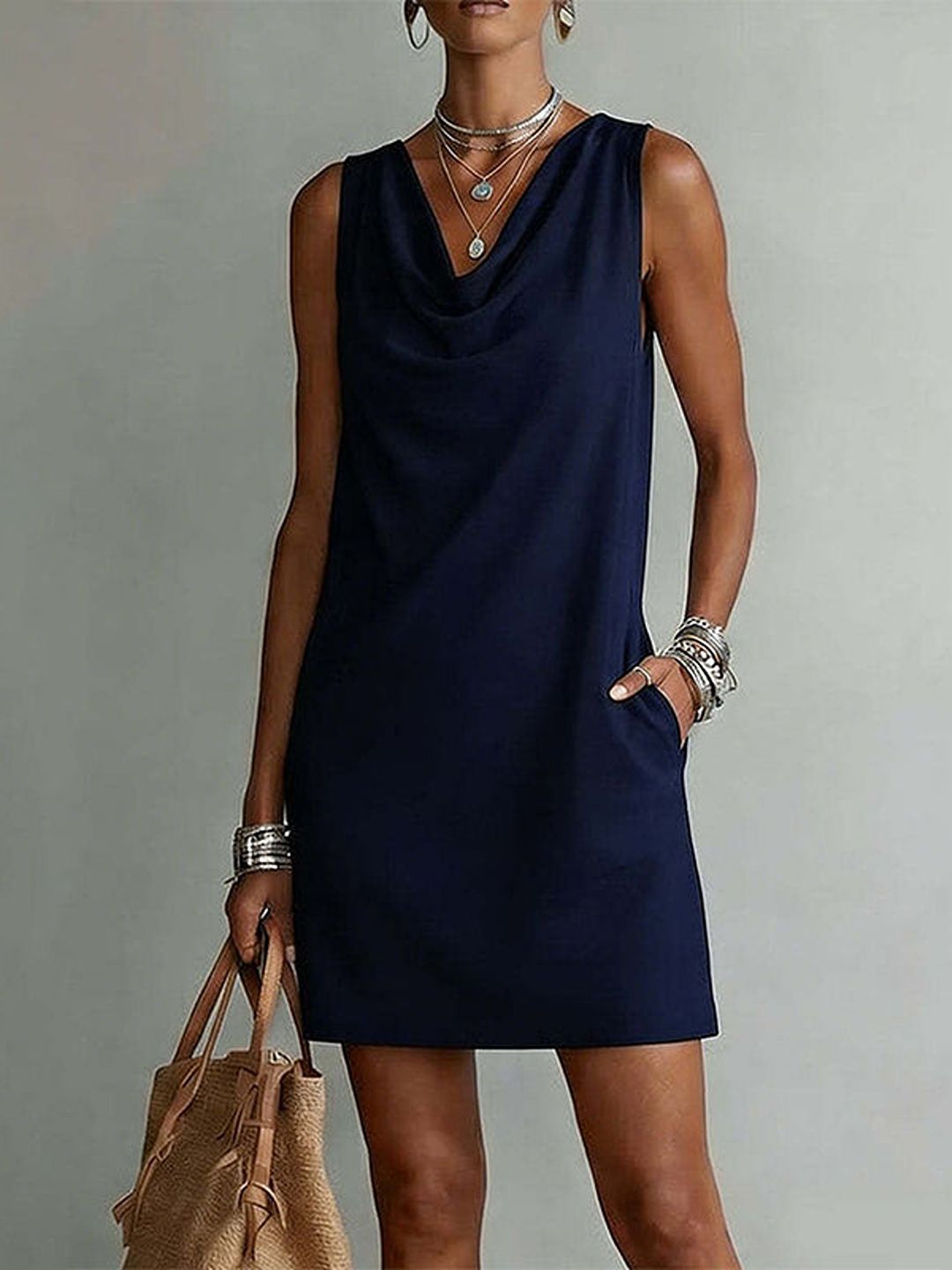 Vestido corto sin mangas con cuello drapeado, azul marino liso