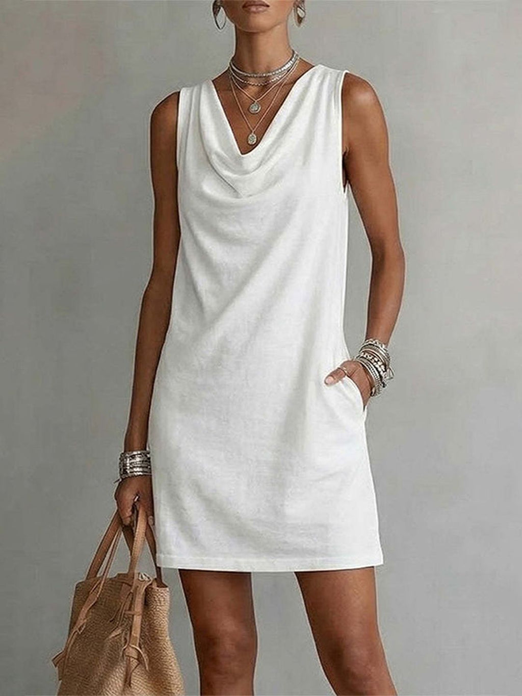 Vestido corto sin mangas con cuello drapeado, blanco liso