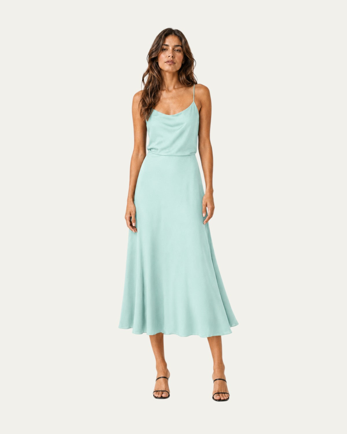 Vestido Valeria Noir verde menta de tirantes finos, escote redondo y falda acampanada