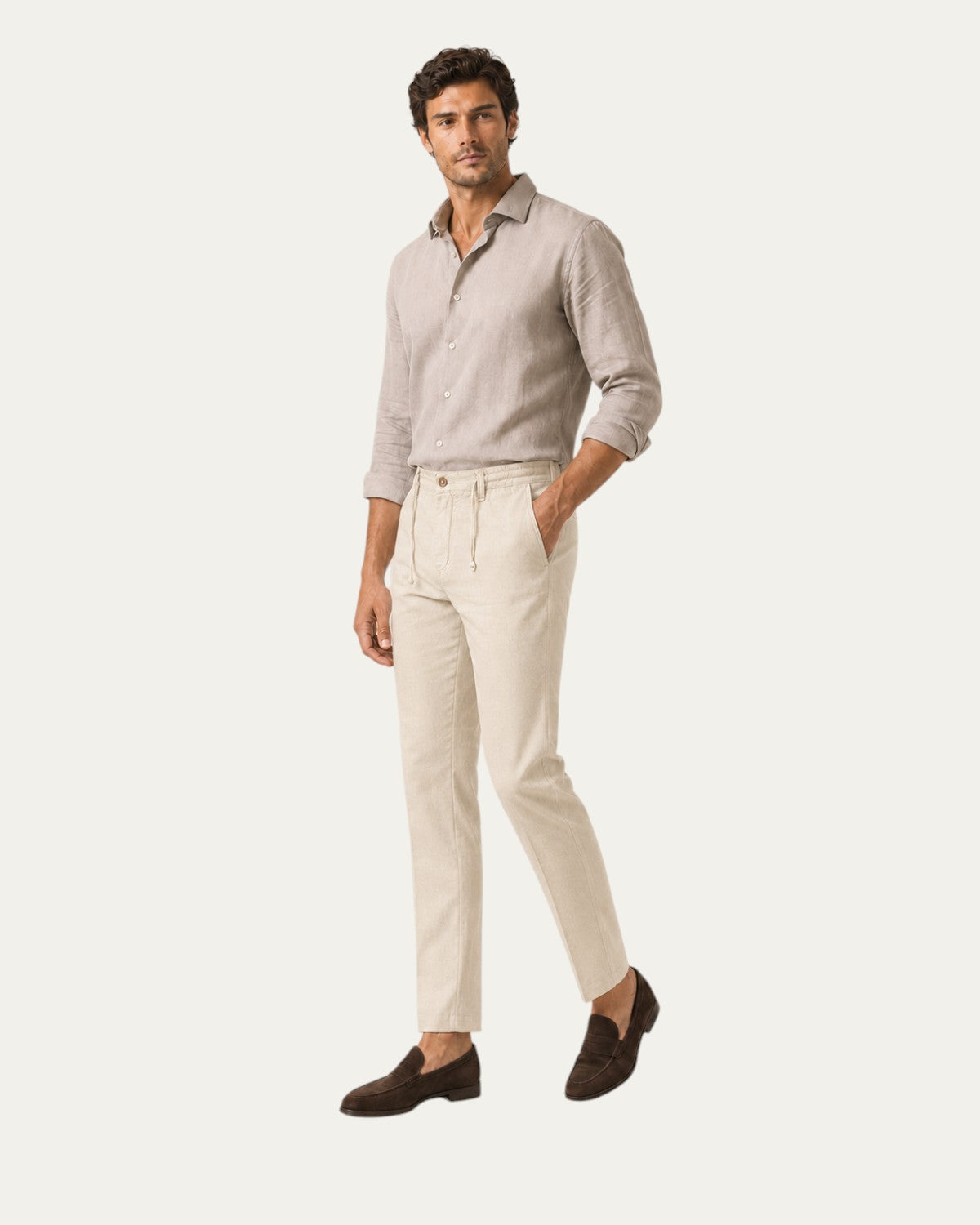 Pantalón diario de lino color crudo con bolsillos delanteros, trabillas y pierna recta