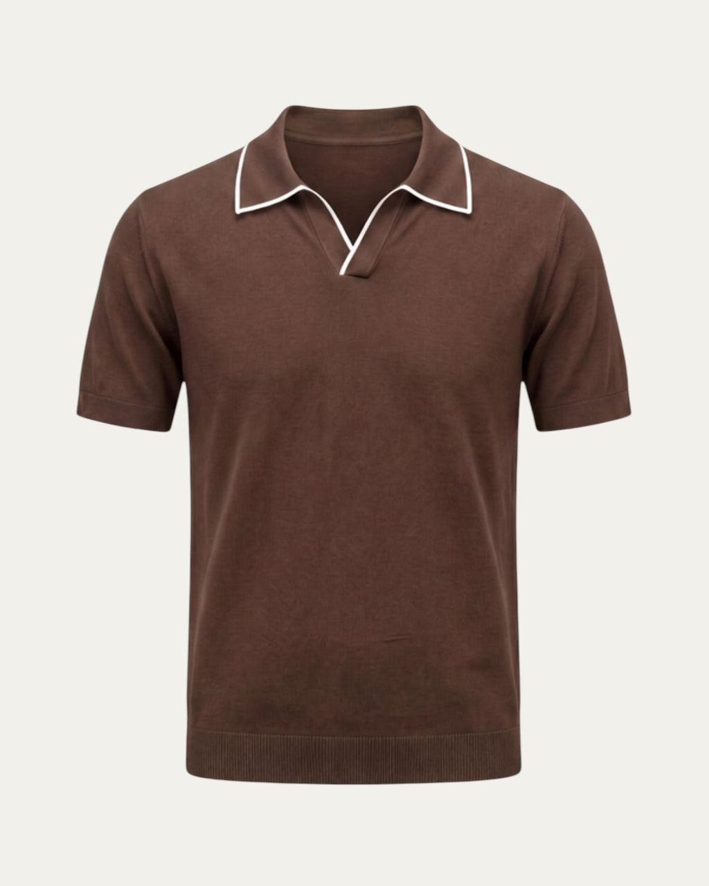 Polo café Iker Nobl de punto, cuello con ribete blanco y tapeta en V