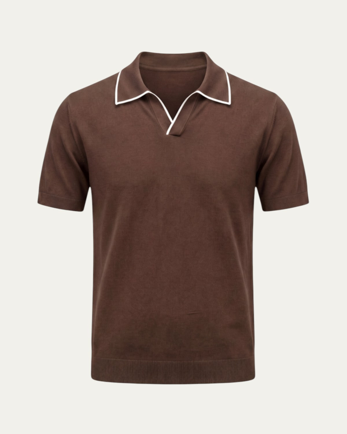 Polo café Iker Nobl de punto, cuello con ribete blanco y tapeta en V
