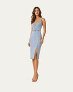 Vestido vaquero azul sin mangas con botones frontales y abertura lateral